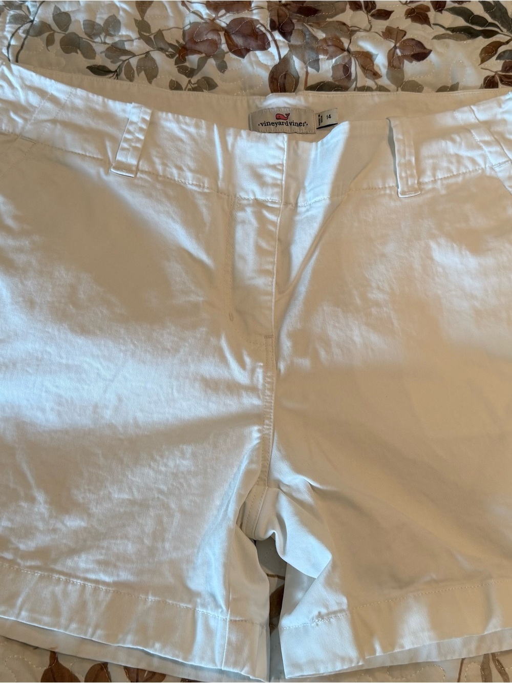 Vineyard Vines White Women's Shorts
